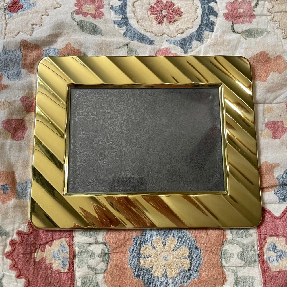 Vtg gold Mid Century Modern 9x7 Picture Frame Ornate Etched Free Standing stripe